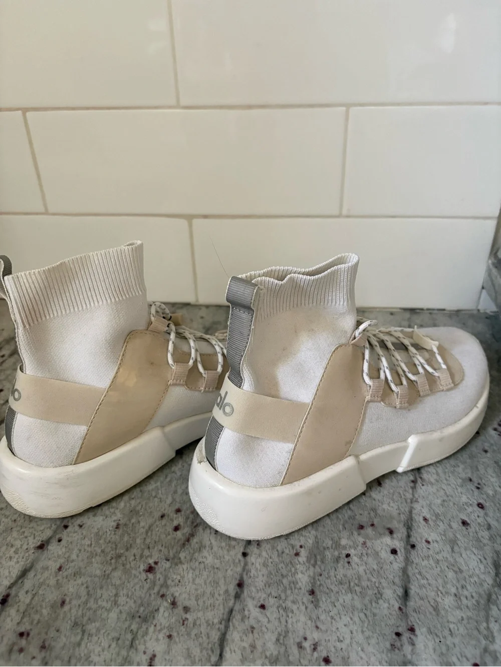 Alo Yoga Wanderer Sneaker Cream - 38